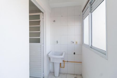 Área de serviço de apartamento para alugar com 2 quartos, 55m² em Padroeira, Osasco