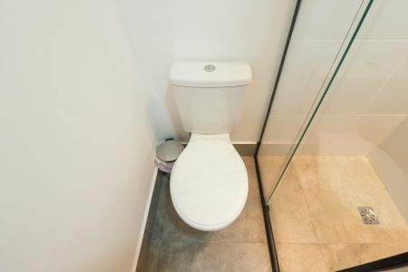 Banheiro de kitnet/studio para alugar com 0 quarto, 29m² em Tucuruvi, São Paulo
