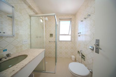 Banheiro de apartamento para alugar com 1 quarto, 45m² em Vila Buarque, São Paulo