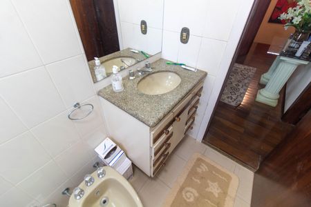 Casa à venda com 483m², 4 quartos e 4 vagas Casa à venda com 483m², 4 quartos e 4 vagasBANHEIRO SOCIAL