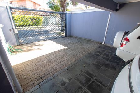 Casa à venda com 483m², 4 quartos e 4 vagas Casa à venda com 483m², 4 quartos e 4 vagasÁREA EXTERNA FRENTE