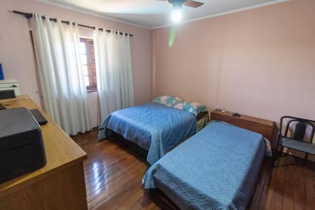 Casa à venda com 483m², 4 quartos e 4 vagas Casa à venda com 483m², 4 quartos e 4 vagasQUARTO 2