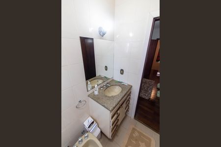 Casa à venda com 483m², 4 quartos e 4 vagas Casa à venda com 483m², 4 quartos e 4 vagasBANHEIRO SOCIAL