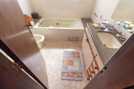 Casa à venda com 483m², 4 quartos e 4 vagas Casa à venda com 483m², 4 quartos e 4 vagasBANHEIRO DA SUITE MASTER