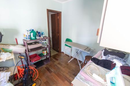 Casa à venda com 483m², 4 quartos e 4 vagas Casa à venda com 483m², 4 quartos e 4 vagasQUARTO DA ÁREA DE SERVIÇO