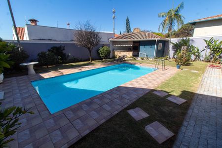 Casa à venda com 483m², 4 quartos e 4 vagas Casa à venda com 483m², 4 quartos e 4 vagasÁREA EXTERNA FUNDOS