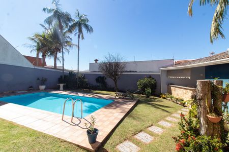 VISTA DA SALA DE TV de casa à venda com 4 quartos, 483m² em Vila Brandina, Campinas
