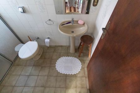 Casa à venda com 483m², 4 quartos e 4 vagas Casa à venda com 483m², 4 quartos e 4 vagasBANHEIRO DA ÁREA DE SERVIÇO