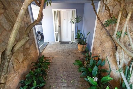 Casa à venda com 483m², 4 quartos e 4 vagas Casa à venda com 483m², 4 quartos e 4 vagasÁREA EXTERNA FRENTE