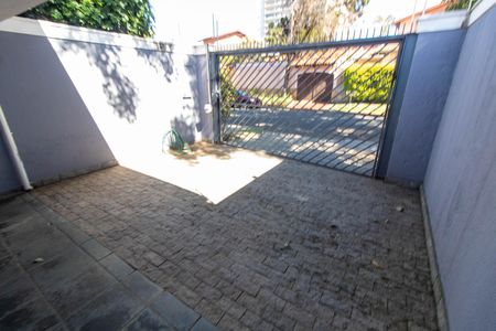 ÁREA EXTERNA FRENTE de casa à venda com 4 quartos, 483m² em Vila Brandina, Campinas