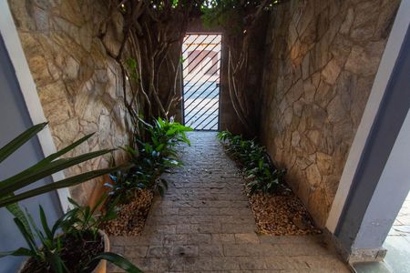 Casa à venda com 483m², 4 quartos e 4 vagas Casa à venda com 483m², 4 quartos e 4 vagasÁREA EXTERNA FRENTE