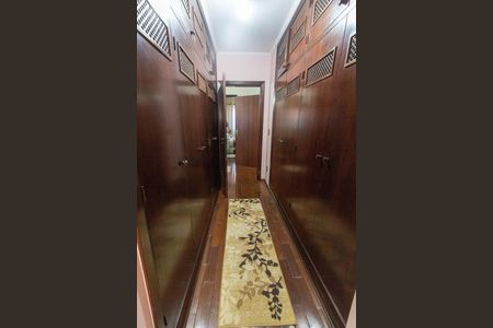 Casa à venda com 483m², 4 quartos e 4 vagas Casa à venda com 483m², 4 quartos e 4 vagasCLOSET