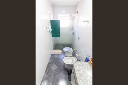 BANHEIRO DA SUITE 1 de casa à venda com 4 quartos, 483m² em Vila Brandina, Campinas