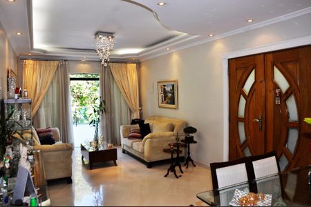 Casa para alugar com 3 quartos, 260m² em Jardim Libano, São Paulo