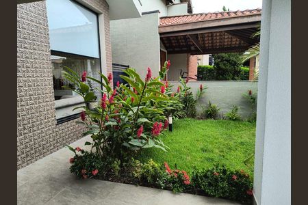 Casa de condomínio à venda com 180m², 3 quartos e 2 vagas Casa de condomínio à venda com 180m², 3 quartos e 2 vagasÁrea Externa