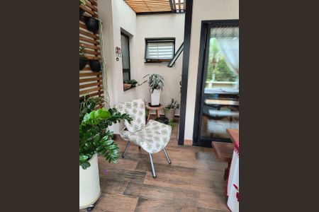 Casa de condomínio à venda com 180m², 3 quartos e 2 vagas Casa de condomínio à venda com 180m², 3 quartos e 2 vagasÁrea Externa