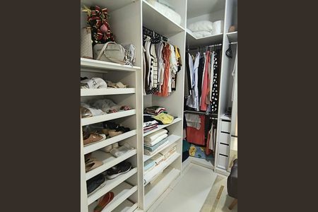 Quarto de casa de condomínio à venda com 3 quartos, 180m² em Cidade Tamboré, Barueri