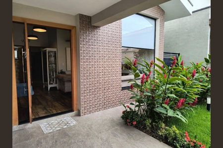 Casa de condomínio à venda com 180m², 3 quartos e 2 vagas Casa de condomínio à venda com 180m², 3 quartos e 2 vagasÁrea Externa