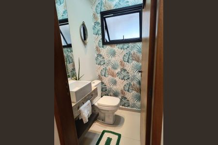Banheiro de casa de condomínio à venda com 3 quartos, 180m² em Cidade Tamboré, Barueri