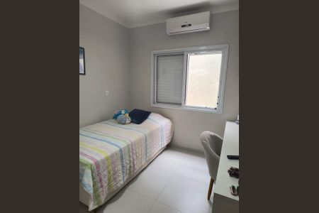 Casa de condomínio à venda com 180m², 3 quartos e 2 vagas Casa de condomínio à venda com 180m², 3 quartos e 2 vagasQuarto