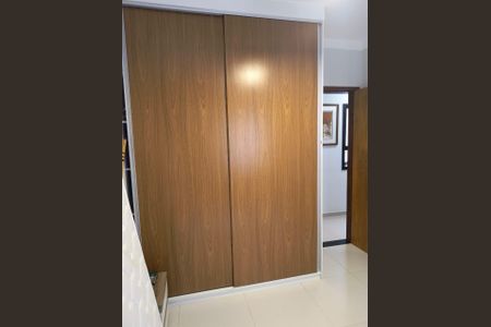 Quarto de casa de condomínio à venda com 3 quartos, 180m² em Cidade Tamboré, Barueri