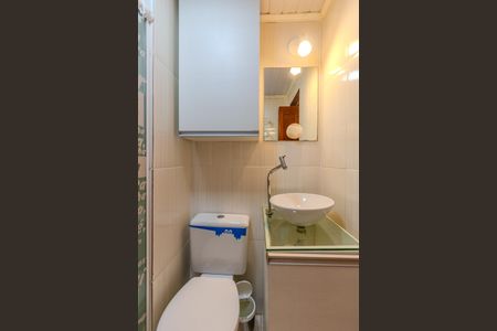 Banheiro de kitnet/studio para alugar com 1 quarto, 32m² em Centro Histórico, Porto Alegre