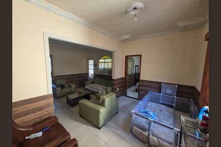 Casa para alugar com 3 quartos, 180m² em Sevilha (2a Seção), Ribeirão das Neves