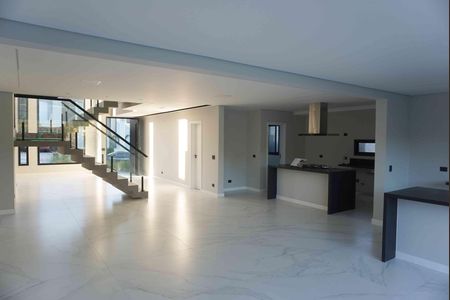 Casa de condomínio à venda com 312m², 4 quartos e 4 vagas Casa de condomínio à venda com 312m², 4 quartos e 4 vagasSala de Estar