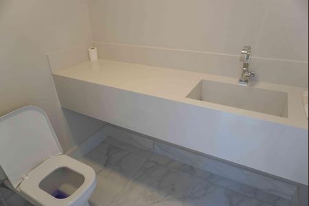 Casa de condomínio à venda com 312m², 4 quartos e 4 vagas Casa de condomínio à venda com 312m², 4 quartos e 4 vagasLavabo