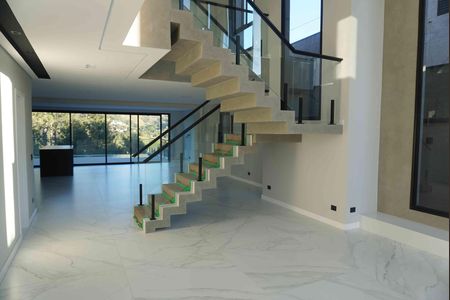 Casa de condomínio à venda com 312m², 4 quartos e 4 vagas Casa de condomínio à venda com 312m², 4 quartos e 4 vagasSala de Estar