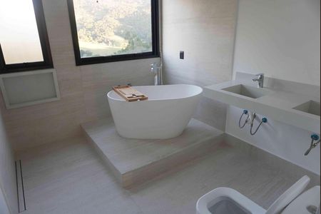 Casa de condomínio à venda com 312m², 4 quartos e 4 vagas Casa de condomínio à venda com 312m², 4 quartos e 4 vagasBanheiro da Suíte 3 - Principal