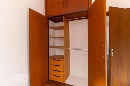 Casa à venda com 340m², 6 quartos e 6 vagas Casa à venda com 340m², 6 quartos e 6 vagasQuarto