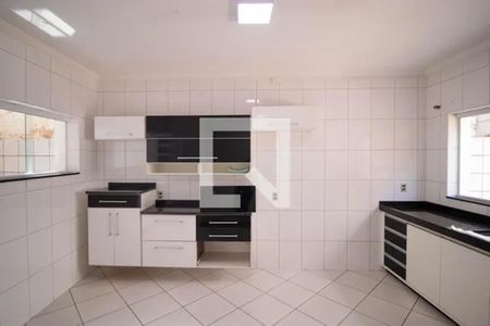 Casa à venda com 340m², 6 quartos e 6 vagas Casa à venda com 340m², 6 quartos e 6 vagasCozinha