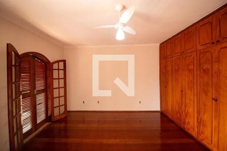 Casa à venda com 340m², 6 quartos e 6 vagas Casa à venda com 340m², 6 quartos e 6 vagasQuarto