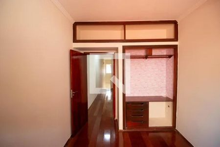 Casa à venda com 340m², 6 quartos e 6 vagas Casa à venda com 340m², 6 quartos e 6 vagasQuarto