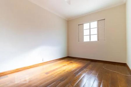Casa à venda com 340m², 6 quartos e 6 vagas Casa à venda com 340m², 6 quartos e 6 vagasQuarto