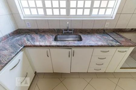 Casa à venda com 340m², 6 quartos e 6 vagas Casa à venda com 340m², 6 quartos e 6 vagasCozinha