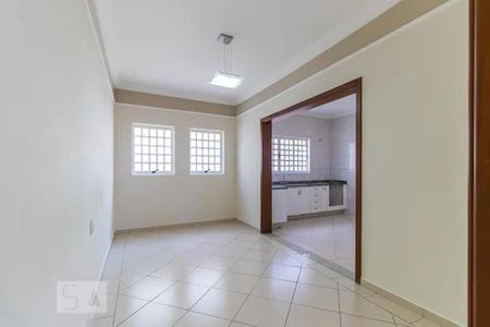 Casa à venda com 340m², 6 quartos e 6 vagas Casa à venda com 340m², 6 quartos e 6 vagasSala