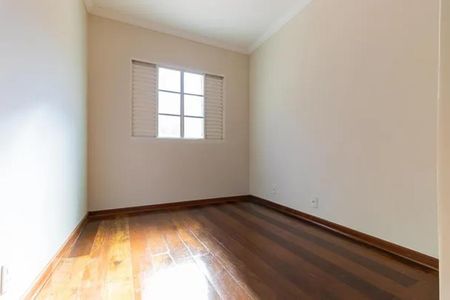 Casa à venda com 340m², 6 quartos e 6 vagas Casa à venda com 340m², 6 quartos e 6 vagasQuarto