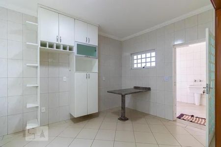 Casa à venda com 340m², 6 quartos e 6 vagas Casa à venda com 340m², 6 quartos e 6 vagasCozinha