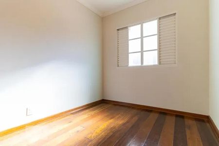 Casa à venda com 340m², 6 quartos e 6 vagas Casa à venda com 340m², 6 quartos e 6 vagasQuarto