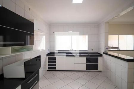 Casa à venda com 340m², 6 quartos e 6 vagas Casa à venda com 340m², 6 quartos e 6 vagasCozinha