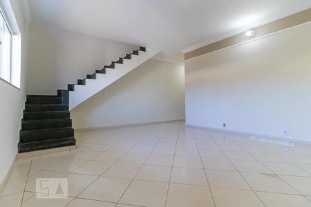 Casa à venda com 340m², 6 quartos e 6 vagas Casa à venda com 340m², 6 quartos e 6 vagasSala