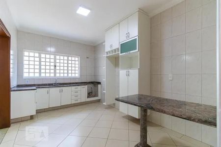 Casa à venda com 340m², 6 quartos e 6 vagas Casa à venda com 340m², 6 quartos e 6 vagasCozinha