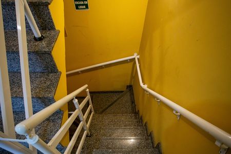 Escada de apartamento para alugar com 2 quartos, 50m² em Vila Nogueira, Diadema