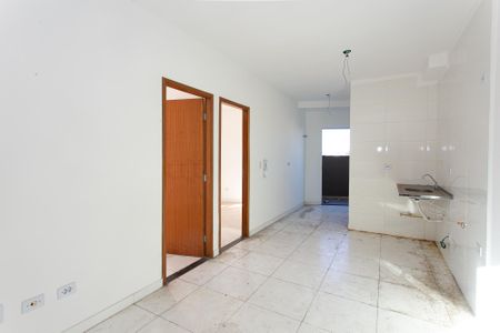 Sala e Cozinha de apartamento à venda com 2 quartos, 43m² em Vila Santa Isabel, São Paulo