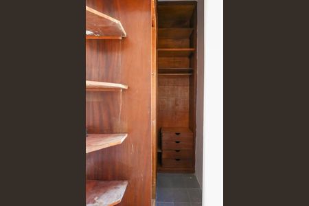 Casa de condomínio para alugar com 150m², 3 quartos e 3 vagas Casa de condomínio para alugar com 150m², 3 quartos e 3 vagasCloset Quarto Suite- 2º Pavimento