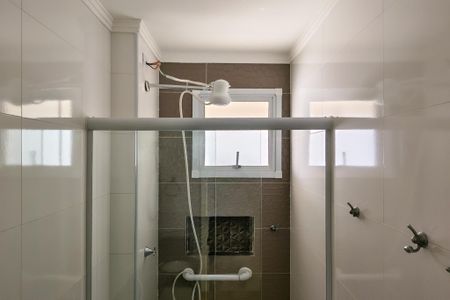 Banheiro de apartamento para alugar com 2 quartos, 74m² em Aviação, Praia Grande