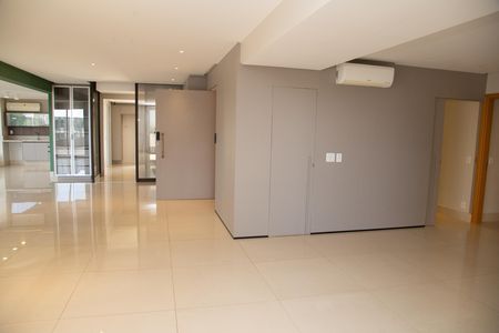 Apartamento à venda com 570m², 3 quartos e 4 vagas Apartamento à venda com 570m², 3 quartos e 4 vagasSala