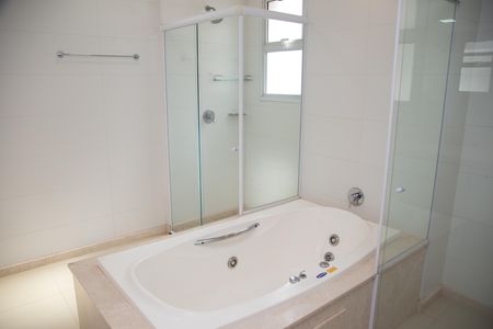 Apartamento à venda com 570m², 3 quartos e 4 vagas Apartamento à venda com 570m², 3 quartos e 4 vagasBanheiro da Suíte